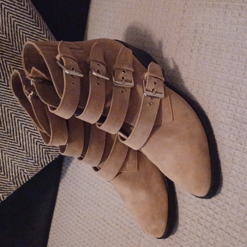 Dolce Vita Side Zip Boots - Size 7